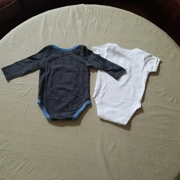 🥳HOST PICK🥳❣5 for $25 Sale❣ Bundle of 2 Harry Potter Onesies - Picture 2 of 6